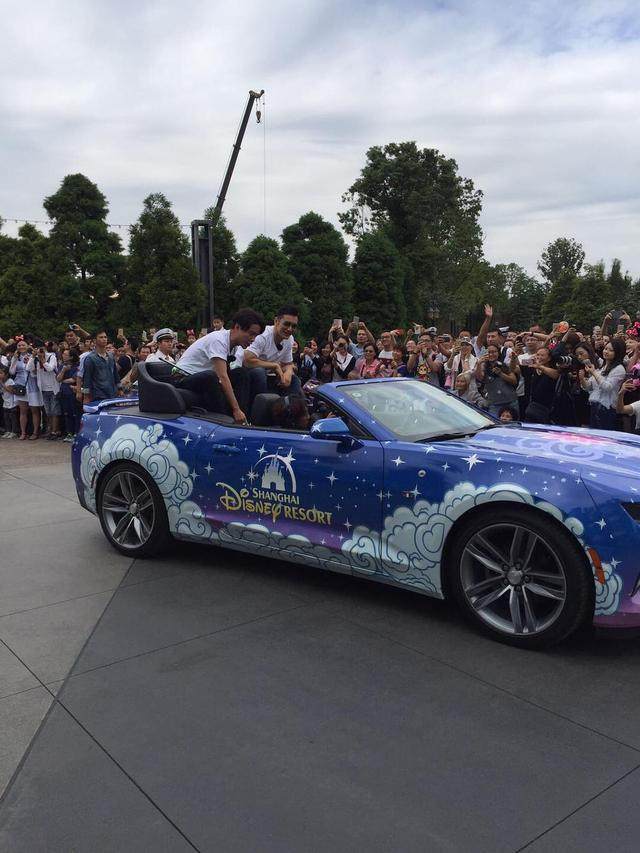 九游体育-西汉姆训练开放日，关键时刻主帅复盘引欢呼，法国杯在即，临场指挥获称赞的简单介绍